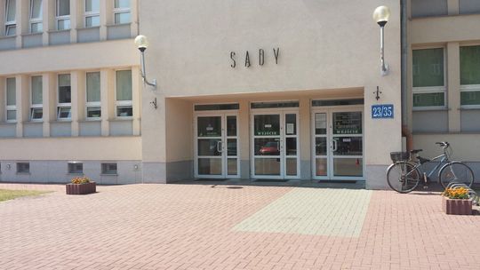 4,5 ROKU WIĘZIENIA DLA NOŻOWNIKA, KTÓRY PODCZAS NAPADU NA SKLEP W CZĘSTOCHOWIE WZIĄŁ ZAKŁADNIKA