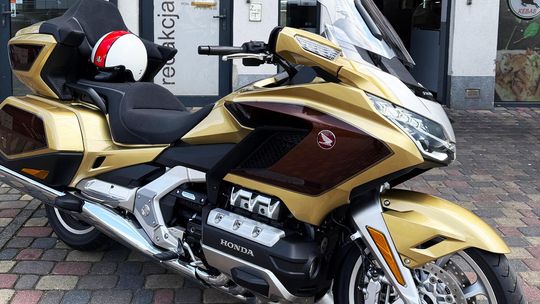50 lat kultowej Hondy Gold Wing! Jubileuszowy złoty Gold Wing w naszej redakcji!