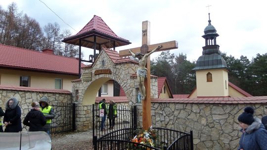 BISKUP SIEDLECKI STANOWCZO ODRADZA WIERNYM UCZESTNICTWO W SPOTKANIACH ZE SUSPENDOWANYM KS. GALUSEM ZE WSPÓLNOTY W CZATACHOWIE. KS. GALUS ODPOWIADA BISKUPOWI