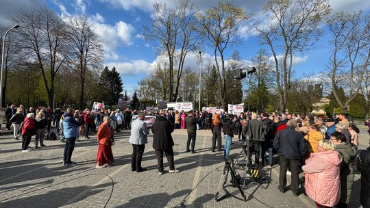 BLADO I SŁABO. GARSTKA LUDZI NA PROTEŚCIE PRZECIWKO KOPALNI
