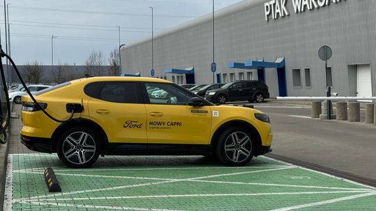 Byliśmy dzisiaj. Kilka stoisk bardo nas zaciekawiło, czym w krótkim tekście. Był nawet motokarawan. Podobno na poważnie, można tak pojechać w ostatnią drogę!