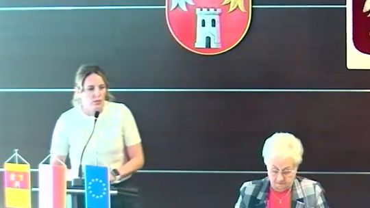 CZY KARINA PEROŃ JEST WICEDYREKTOREM? BIP SZKOŁY I GAZETKA SZKOLNA PODAJE, ŻE TAK. ALE DYREKTORKA LO ZAPRZECZA!