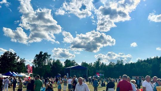 „Festiwal w 10 kadrach”. Laura Pawlik i Barbara Matulka pokażą swoje fotografie w GOK Lelów