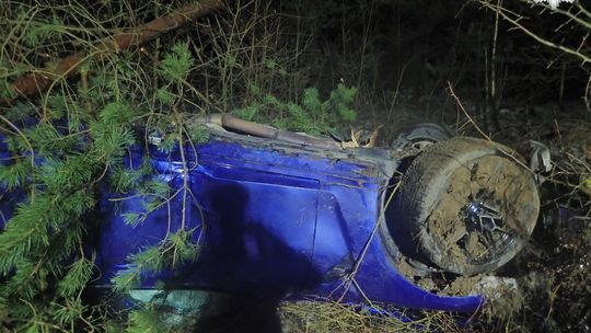MYSZKÓW. BMW DACHOWAŁO. DWIE OSOBY RANNE. ZDJĘCIA