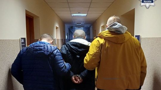 MYSZKÓW. KIEROWAŁ AUTEM PIJANY I POD WPŁYWEM NARKOTYKÓW. MIAŁ ZAKAZ KIEROWANIA POJAZDAMI