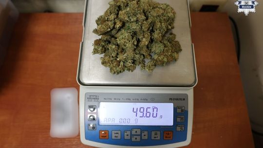 MYSZKÓW. KIEROWCA PROWADZIŁ AUTO POD WPŁYWEM NARKOTYKÓW A PASAŻER MIAŁ JE PRZY SOBIE