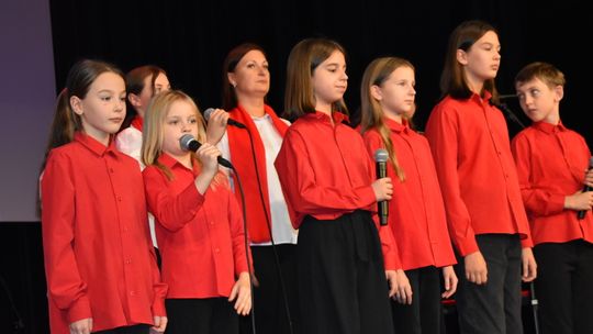 MYSZKÓW. KONCERT GALOWY XXVIII WOJEWÓDZKIEGO FESTIWALU PIEŚNI PATRIOTYCZNEJ. LISTA LAUREATÓW. ZDJĘCIA