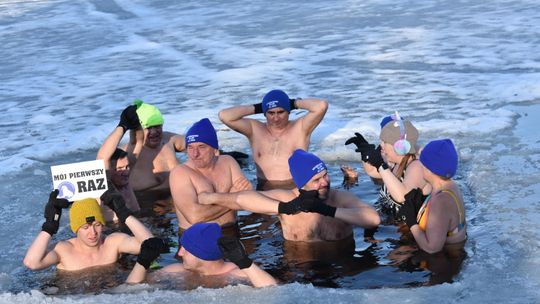 MYSZKÓW. NIEDZIELNE, SŁONECZNE, MROŹNE MORSOWANIE MYSZKOWSKICH MORSÓW. ZDJĘCIA