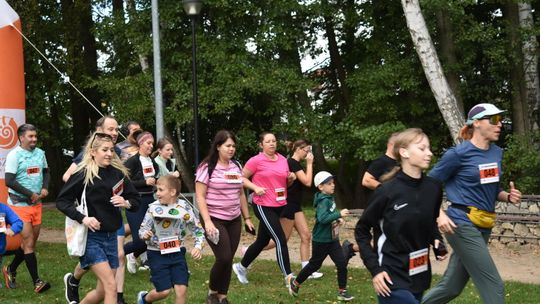 MYSZKÓW. PIERWSZY PO WAKACYJNEJ PRZERWIE, BIEG PO ZDROWIE NA DOTYKU JURY, PIKNIK RODZINNY ZDJĘCIA