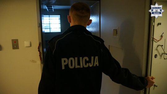 MYSZKÓW. POLICJANCI ZATRZYMALI 2 UKRYWAJĄCYCH SIĘ PRZESTĘPCÓW. W CAŁYM KRAJU ZATRZYMANO 2 TYSIĄCE POSZUKIWANYCH