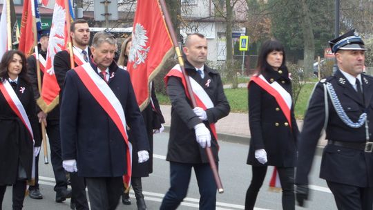 MYSZKÓW. ŚWIĘTO NIEPODLEGŁOŚCI 2024. UROCZYSTOŚCI - MSZA, PRZEMARSZ PRZED POMNIK POLEGŁYM  ZA ZIEMIĘ MYSZKOWSKĄ. ZDJĘCIA