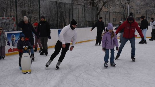 MYSZKÓW. WIEMY KIEDY OTWARCIE BEZPŁATNEGO SZTUCZNEGO LODOWISKA PRZY SZKOLE PODSTAWOWEJ NR 1