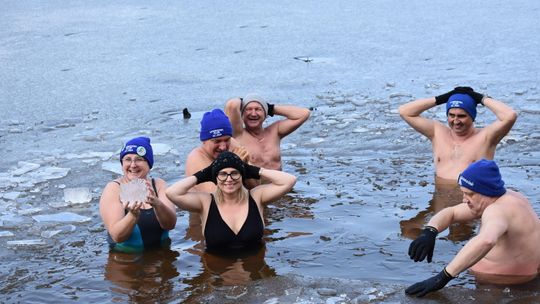 MYSZKÓW. WIOSENNE MORSOWANIE MYSZKOWSKICH MORSÓW. ZDJĘCIA