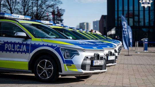 NOWY RADIOWÓZ DLA MYSZKOWSKICH POLICJANTÓW. ZDJĘCIA