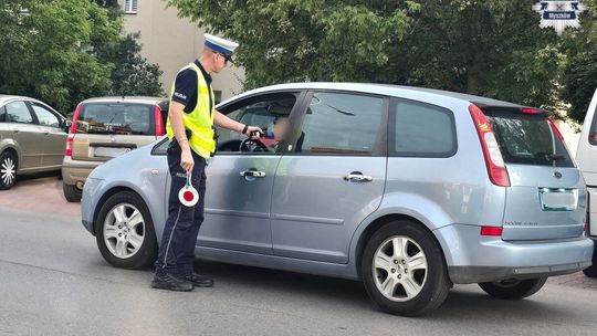 POLICJANCI Z MYSZKOWA, KŁOBUCKA I LUBLIŃCA W 8 GODZIN SKONTROLOWALI PONAD 2200 KIEROWCÓW, ROWERZYSTÓW. SPRAWDZALI TRZEŹWOŚĆ