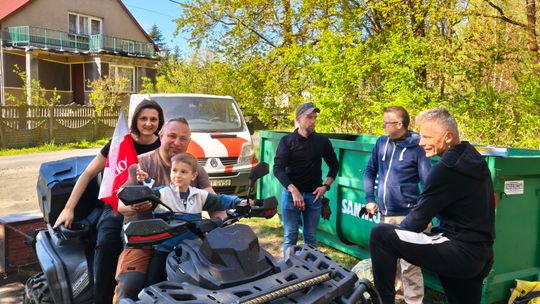 ŚWIĘTO PRACY W PRAKTYCE- MIESZKAŃCY OSIŃSKIEJ GÓRY RUSZYLI SPRZĄTAĆ LAS