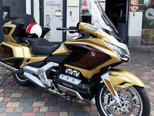50 lat kultowej Hondy Gold Wing! Jubileuszowy złoty Gold Wing w naszej redakcji!