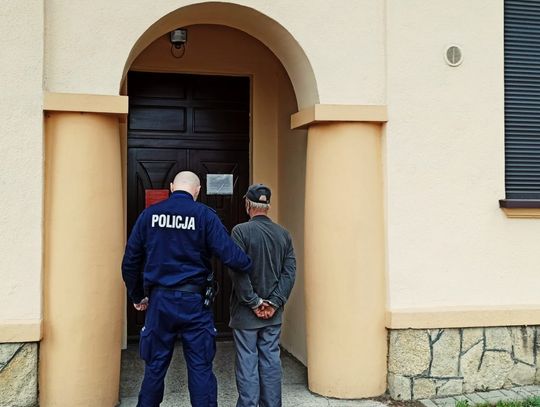 54-latek wciąż znęca się nad swoją 90-letnią matką: WIĘZIENIE NICZEGO GO NIE NAUCZYŁO