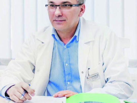 Andrzej Sosnowski, ginekolog-położnik wygrywa z koronawirusem: JESTEM  W DOMU. CZUJĘ SIĘ DOBRZE