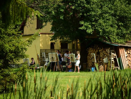„ARTYSTYCZNA POZYTYWKA” - ZAPRASZAMY NA WERNISAŻ WYSTAWY POPLENEROWEJ
