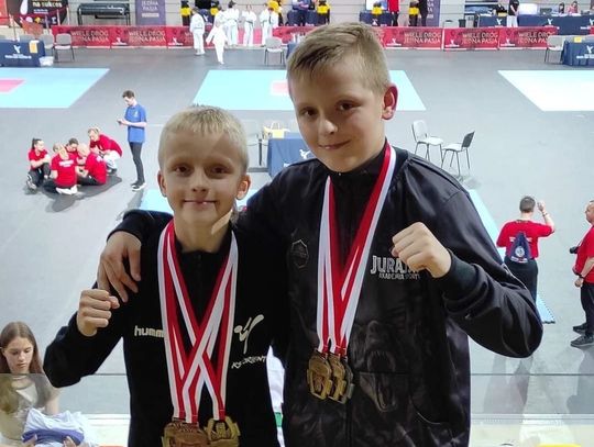 BRACIA GAJEK CHLUBĄ ZAWIERCIA W KICKBOXINGU I TAEKWONDO