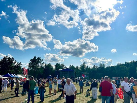 „Festiwal w 10 kadrach”. Laura Pawlik i Barbara Matulka pokażą swoje fotografie w GOK Lelów
