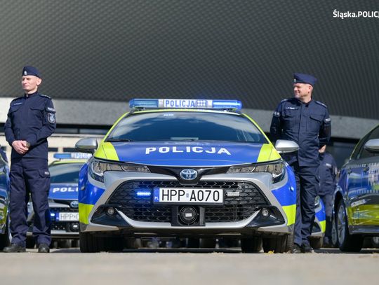 KOMENDA POWIATOWA POLICJI W ZAWIERCIU OTRZYMAŁA NOWE RADIOWOZY HYBRYDOWE TOYOTA COROLLA. A MYSZKÓW NIC!