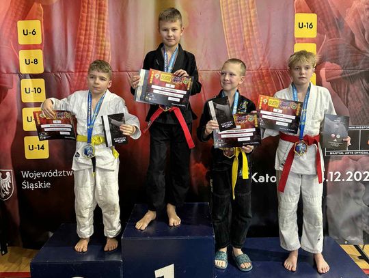 MUSASHI MUSASHI ŻARKI LETNISKO Z TRZEMA ZŁOTYMI MEDALAMI PODCZAS OTWARTYCH MISTRZOSTW ŚLĄSKA JU-JITSU SPORTOWYM