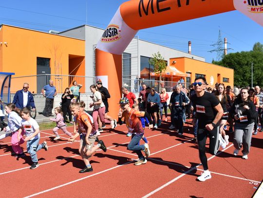 MYSZKÓW. BIEG PO ZDROWIE TYM RAZEM NIE NA DOTYKU JUYRY ALE NA STADIONIE MIEJSKIM