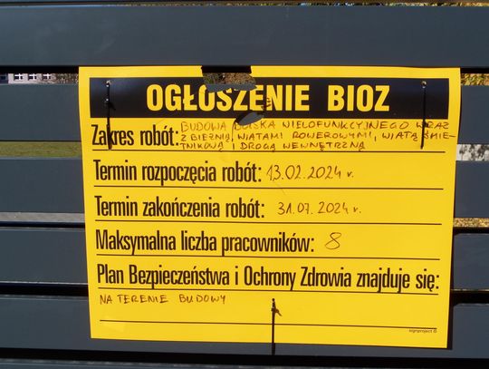 MYSZKÓW. (DEZ)INFORMACJA. PRZY SZKOLE PODSTAWOWEJ NR 3 JEST BOISKO WIELOFUNKCYJNE WIDMO