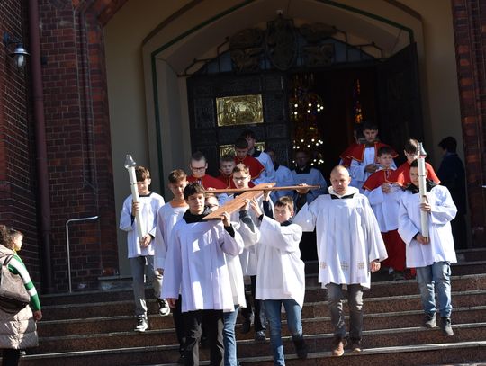 MYSZKÓW. DROGA KRZYŻOWA ULICAMI MIASTA, W PARAFII ŚW. STANISŁAWA BISKUPA I MĘCZENNIKA.  ZDJĘCIA