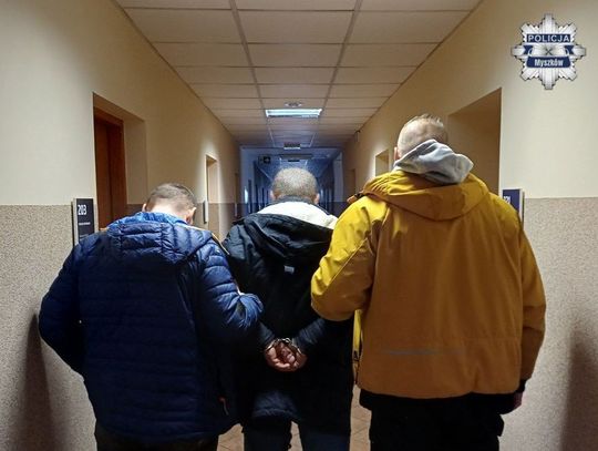 MYSZKÓW. KIEROWAŁ AUTEM PIJANY I POD WPŁYWEM NARKOTYKÓW. MIAŁ ZAKAZ KIEROWANIA POJAZDAMI