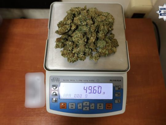 MYSZKÓW. KIEROWCA PROWADZIŁ AUTO POD WPŁYWEM NARKOTYKÓW A PASAŻER MIAŁ JE PRZY SOBIE