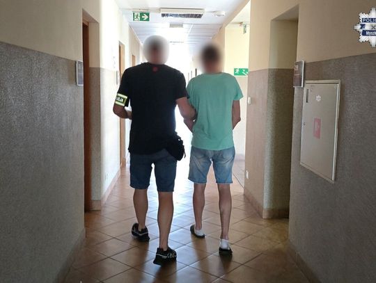 MYSZKÓW. KOMPLETNIE PIJANY 47-LATEK  POBIŁ  SĄSIADA W BLOKU