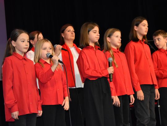 MYSZKÓW. KONCERT GALOWY XXVIII WOJEWÓDZKIEGO FESTIWALU PIEŚNI PATRIOTYCZNEJ. ZDJĘCIA