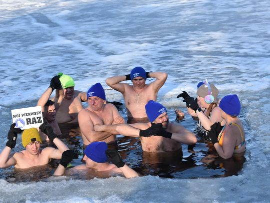 MYSZKÓW. NIEDZIELNE, SŁONECZNE, MROŹNE MORSOWANIE MYSZKOWSKICH MORSÓW. ZDJĘCIA