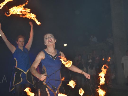 MYSZKÓW. NOC ŚWIĘTOJAŃSKA NA DOTYKU JURY. PUSZCZANIE WIANKÓW. NIEZWYKLE WIDOWISKOWY TEATR OGNIA. ZDJĘCIA
