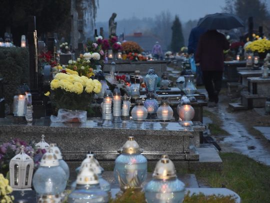 MYSZKÓW. POLICJA OSTRZEGA I RADZI: NIE DAJ SIĘ OKRAŚĆ WE WSZYSTKICH ŚWIĘTYCH NA CMENTARZU