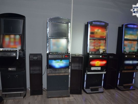 MYSZKÓW. POLICJA ZAREKWIROWAŁA NIELEGALNE AYTOMATY DO GIER HAZARDOWYCH