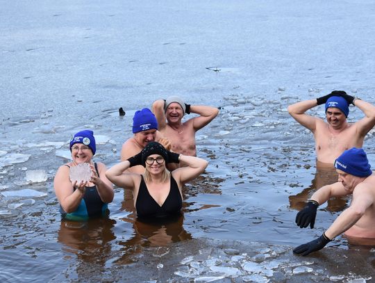 MYSZKÓW. WIOSENNE MORSOWANIE MYSZKOWSKICH MORSÓW. ZDJĘCIA