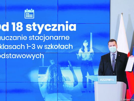 NAJMŁODSI UCZNIOWIE WRACAJĄ DO SZKÓŁ