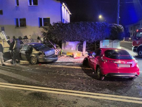 NIE USTĄPIŁ PIERWSZEŃSTWA PRZEJAZDU W KOTOWICACH. DWIE OSOBY RANNE. ZDJĘCIA