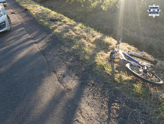 PIJANY MOTOROWERZYSTA (3 PROMILE ALKOHOLU)  NAJECHAŁ NA ROWERZYSTKĘ. KOBIETA JESTY CIĘŻKO RANNA