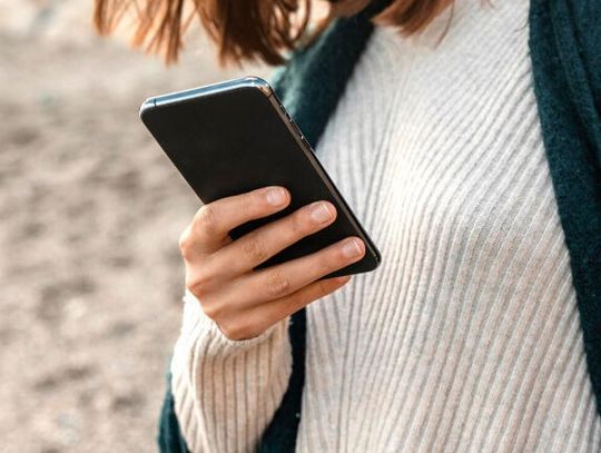 Polacy coraz chętniej sięgają po używane i odnowione smartfony Polacy coraz chętniej sięgają po używane i odnowione smartfony