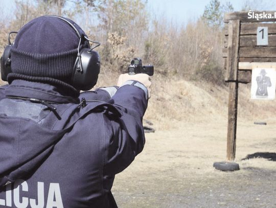 POLICJANCI NA STRZELNICY