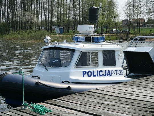 POLICJANCI Z POSTERUNKU WODNEGO W PORAJU URATOWALI 2 OSOBY