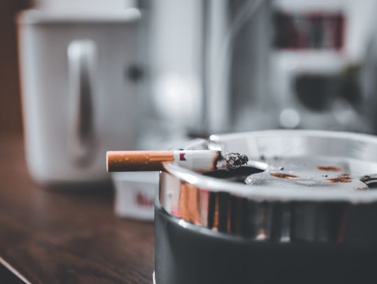 Popielniczka zewnętrzna? Sprawdź jakie modele są dostępne na rynku!