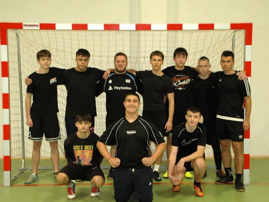 POZOSTAŁA TYLKO JEDNA NIEPOKONANA DRUŻYNA