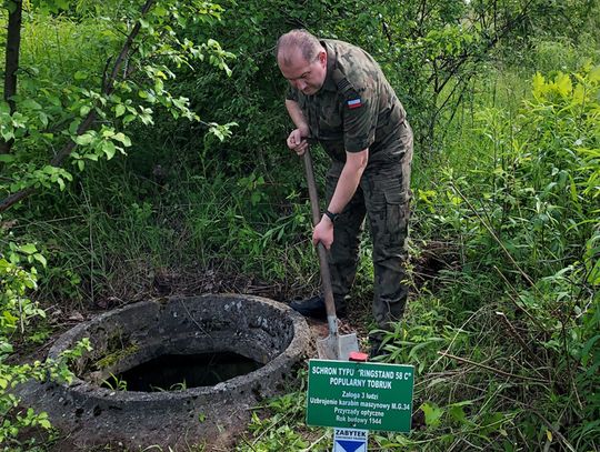 PRACE PORZĄDKOWE PRZY SCHRONACH BOJOWYCH Z 1944 ROKU W ZDOWIE