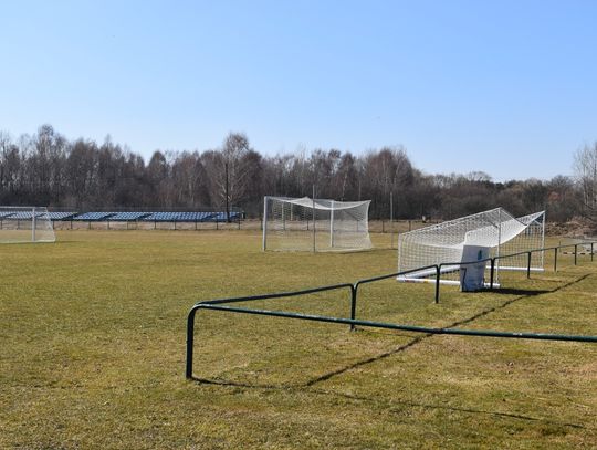 PRACE WOKÓŁ BOISKA TRWAŁY JUŻ OD JESIENI